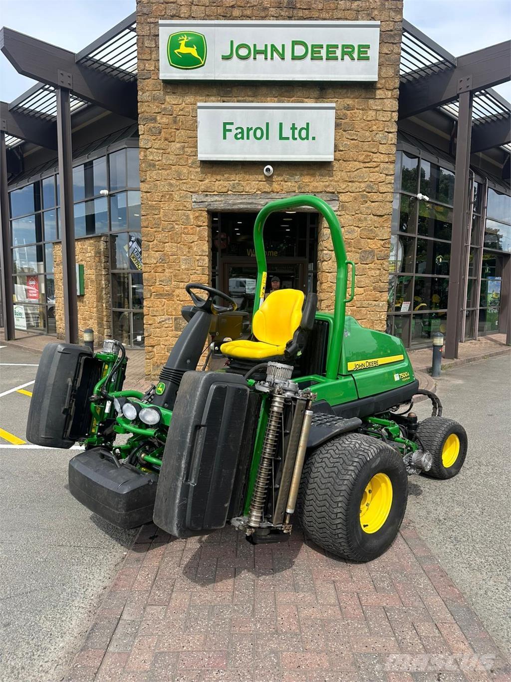 John Deere 7500AE جز العشب خلف الكهف