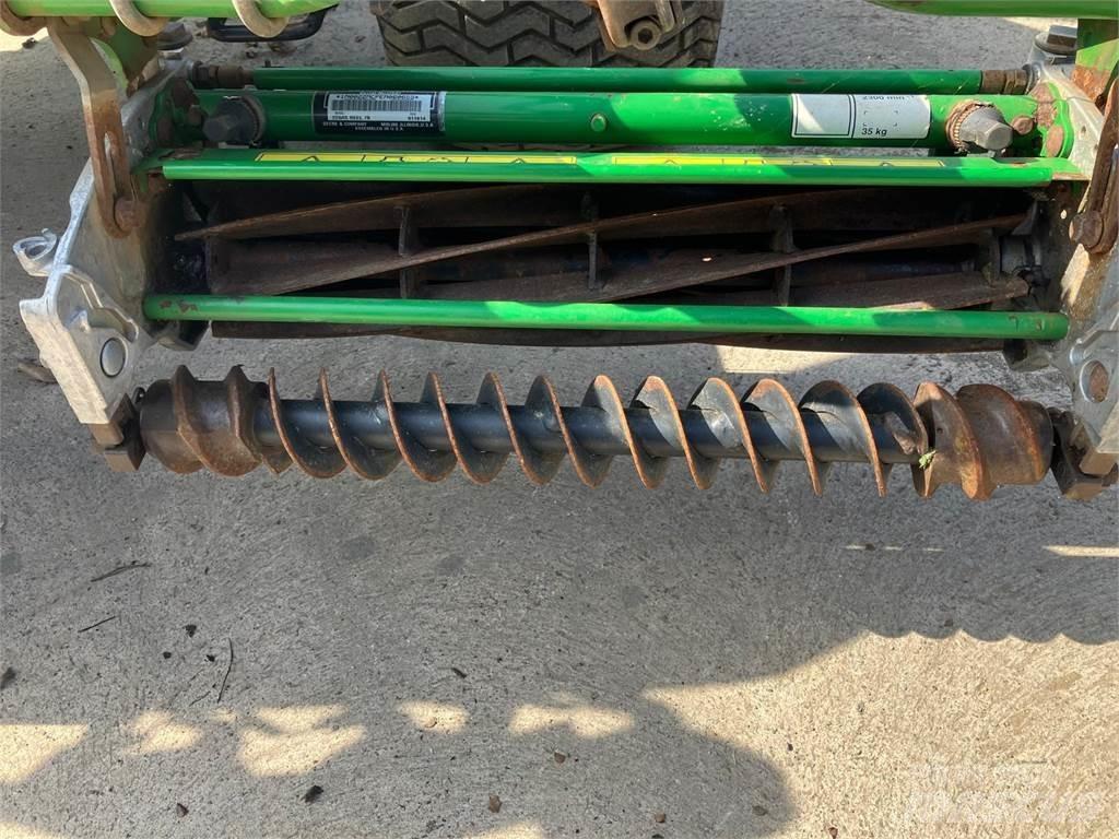 John Deere 7500AE جز العشب خلف الكهف