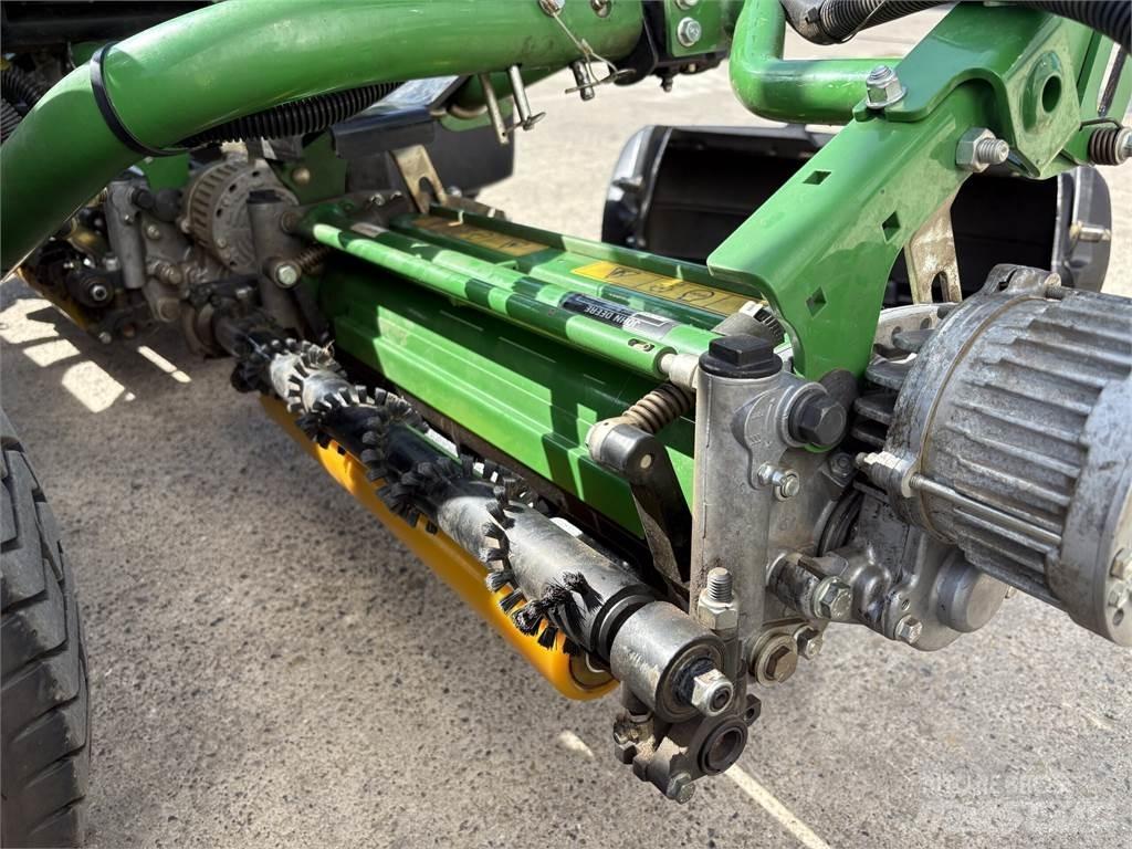 John Deere 7500AE جز العشب خلف الكهف