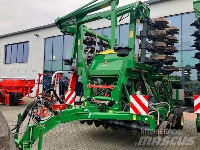 John Deere 750A مثاقيب