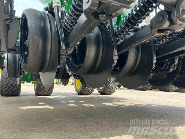 John Deere 750A مثاقيب