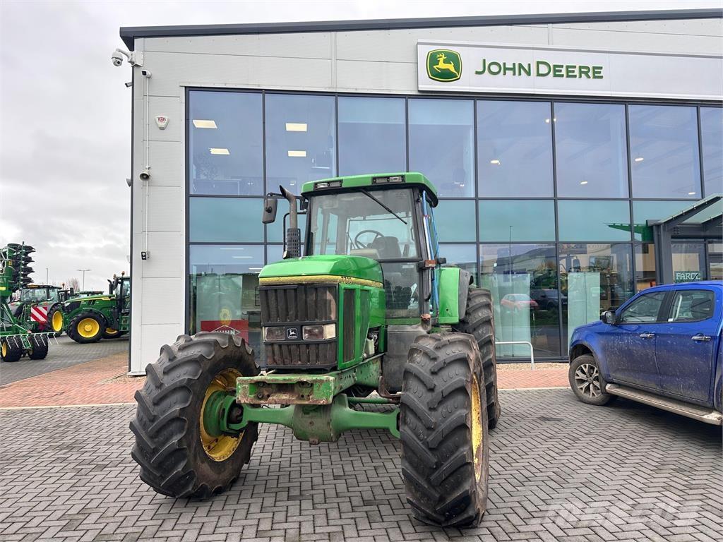John Deere 7700 الجرارات