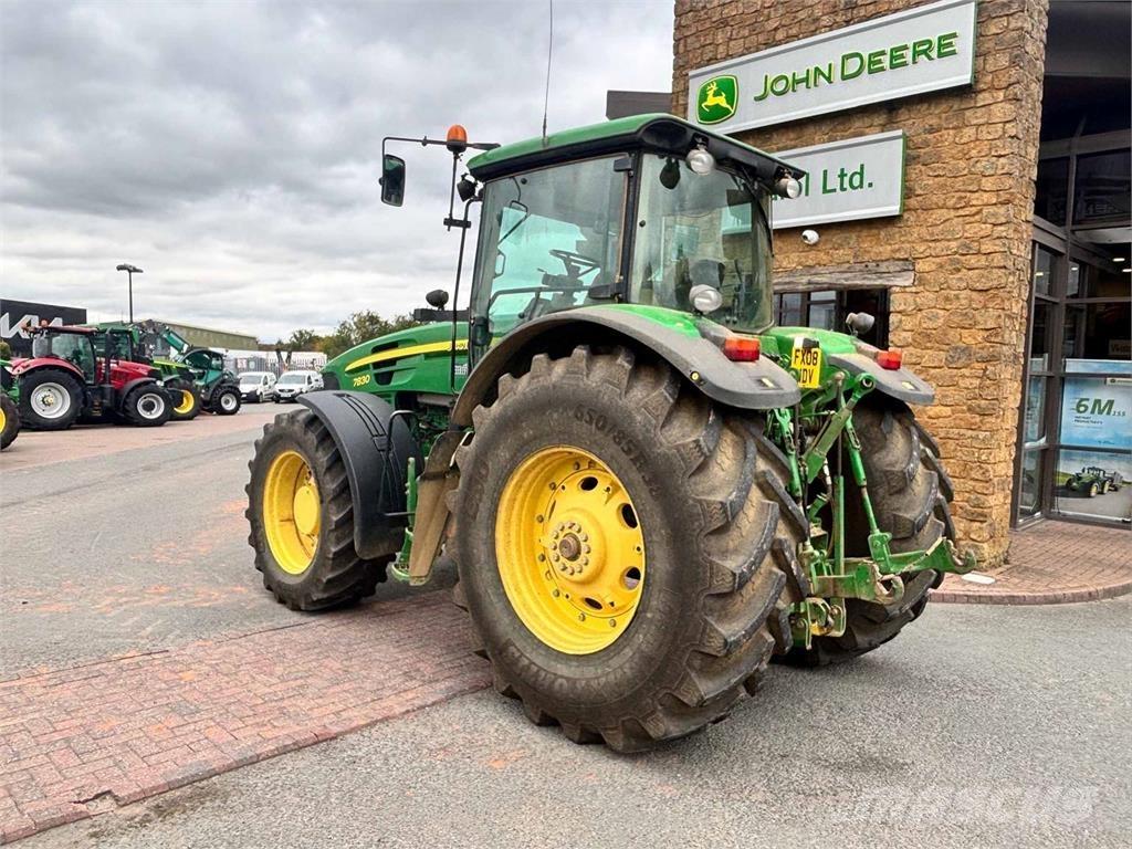 John Deere 7830 الجرارات