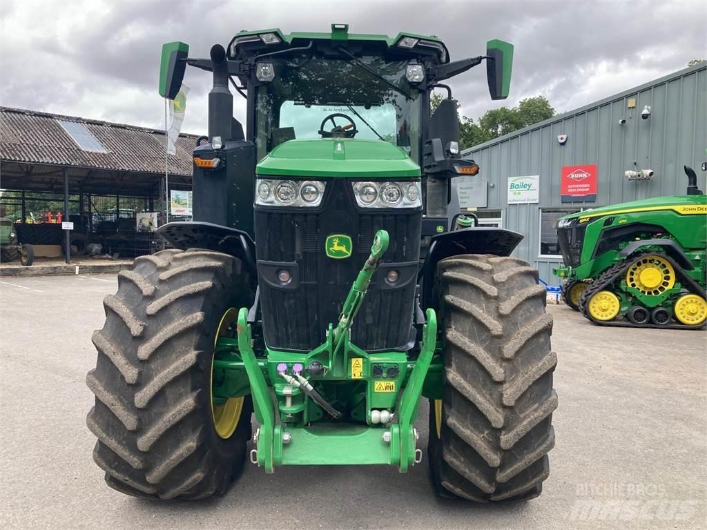 John Deere 7R 270 الجرارات