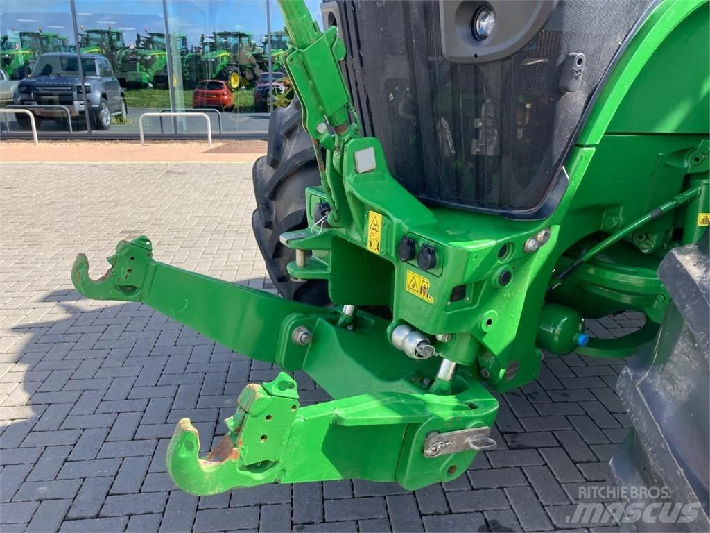 John Deere 7R 310 الجرارات
