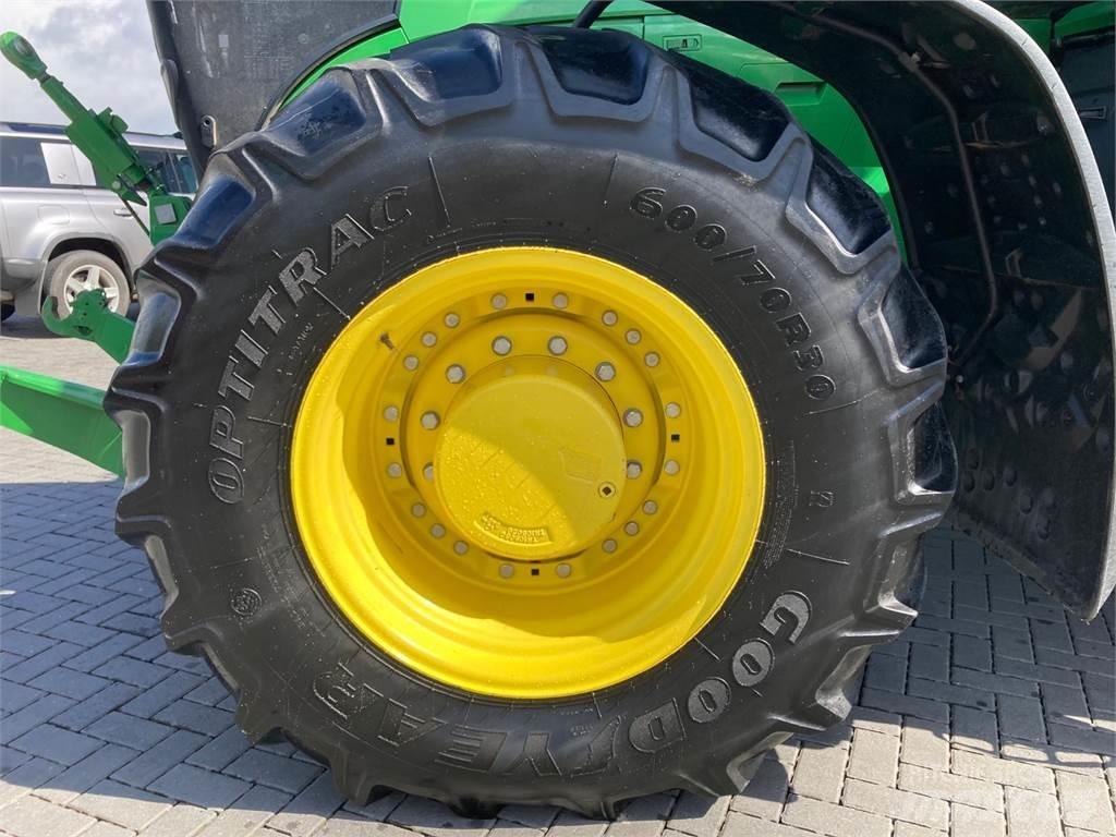 John Deere 7R 310 الجرارات