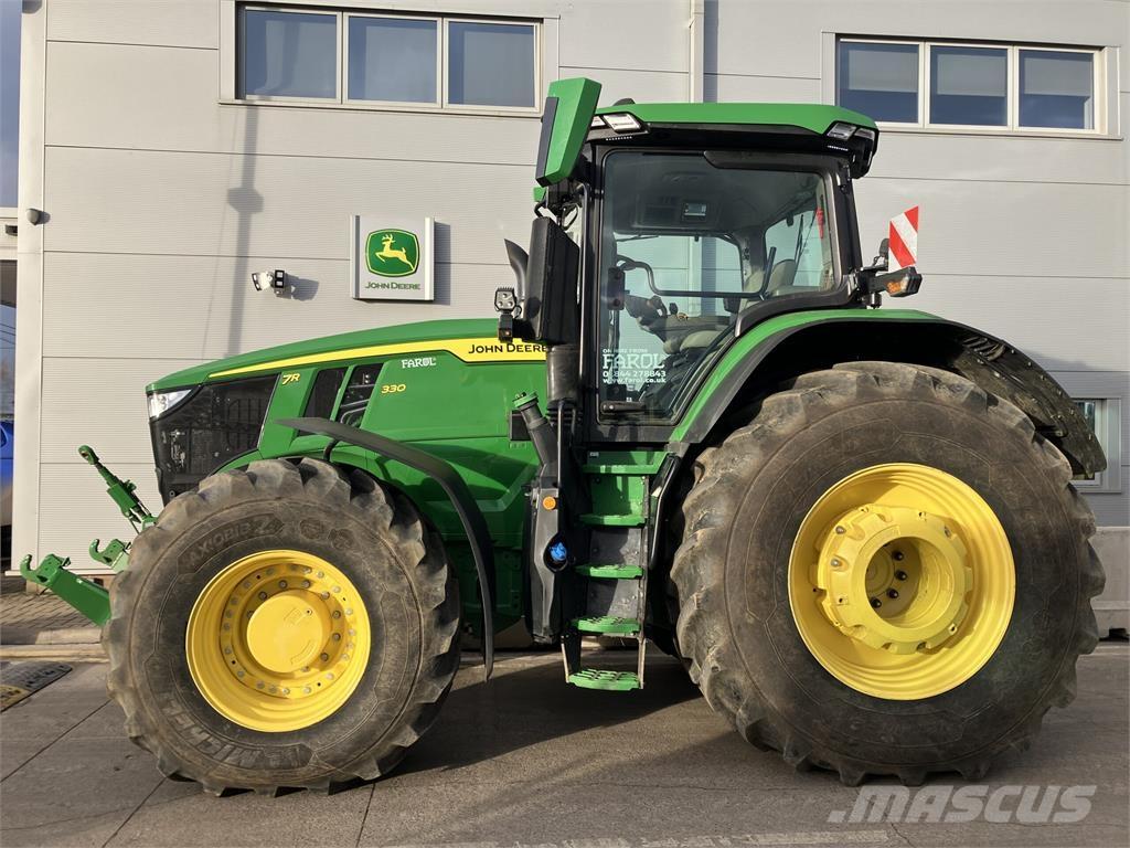 John Deere 7R 330 الجرارات
