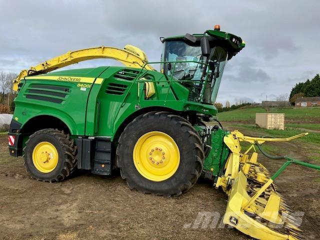 John Deere 8400i علافات ذاتية الدفع