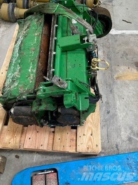 John Deere 8500i علافات ذاتية الدفع