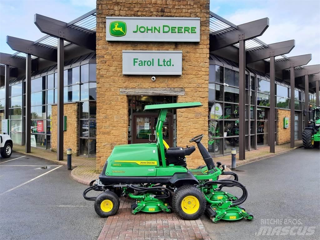 John Deere 8800A جز العشب خلف الكهف