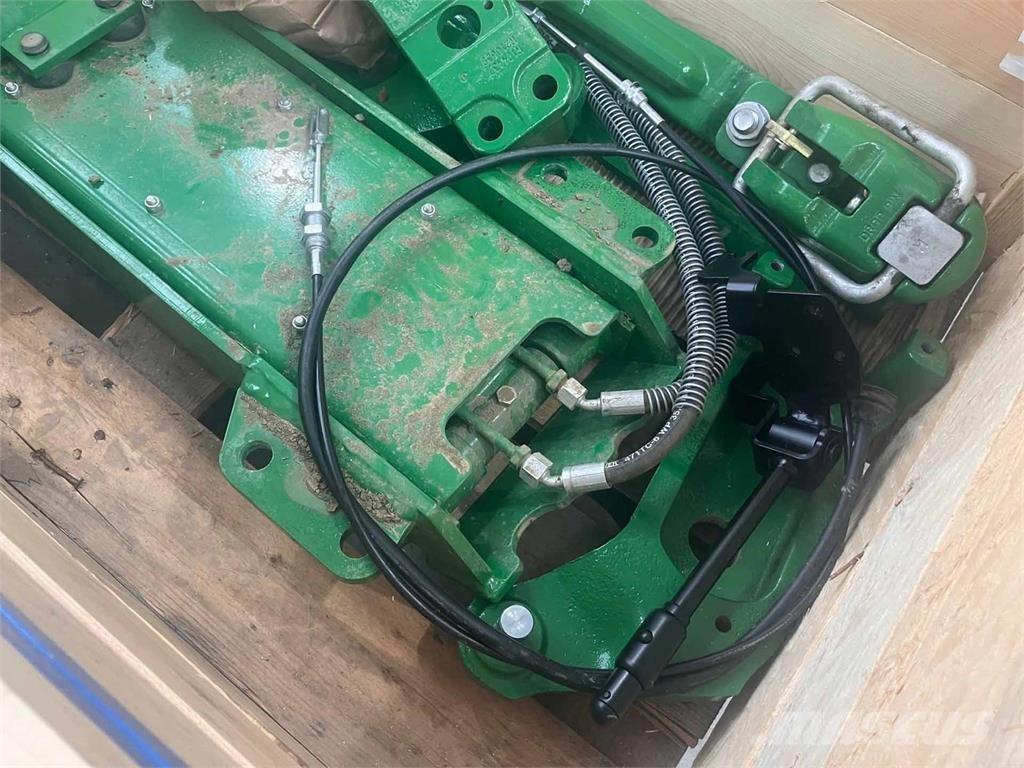 John Deere 8R ماكينات زراعية أخرى