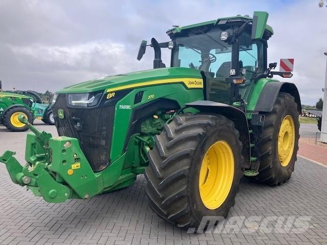 John Deere 8R 370 الجرارات