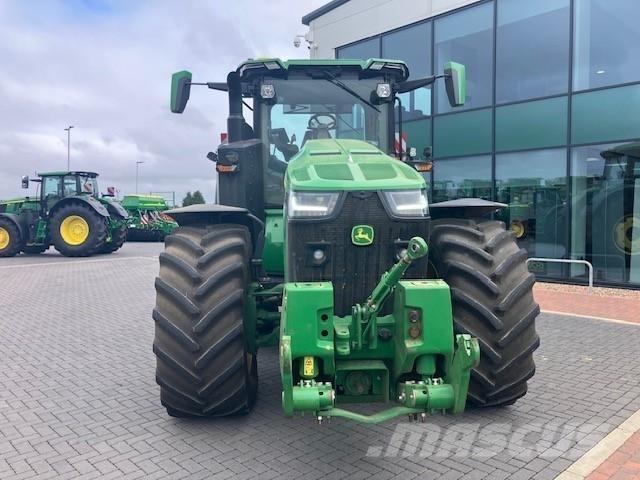 John Deere 8R 370 الجرارات