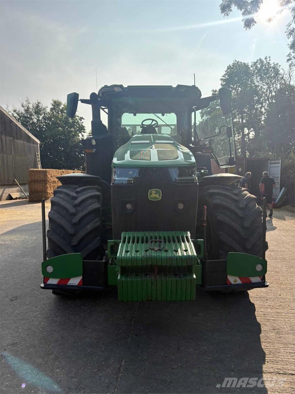 John Deere 8R 370 الجرارات