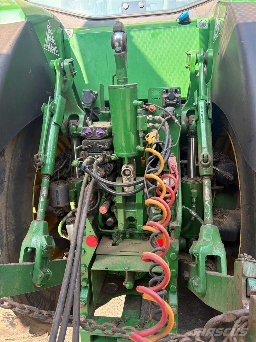 John Deere 8R 370 الجرارات