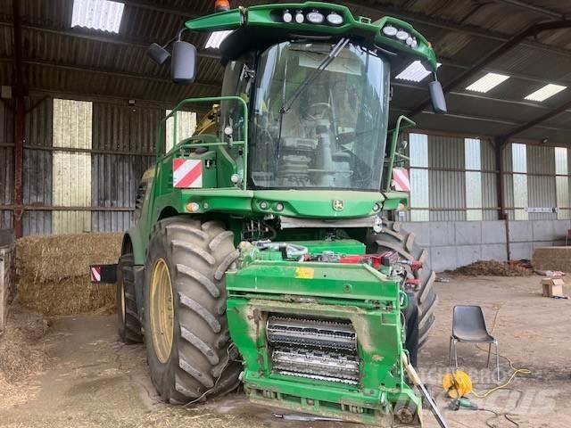 John Deere 9900 علافات ذاتية الدفع