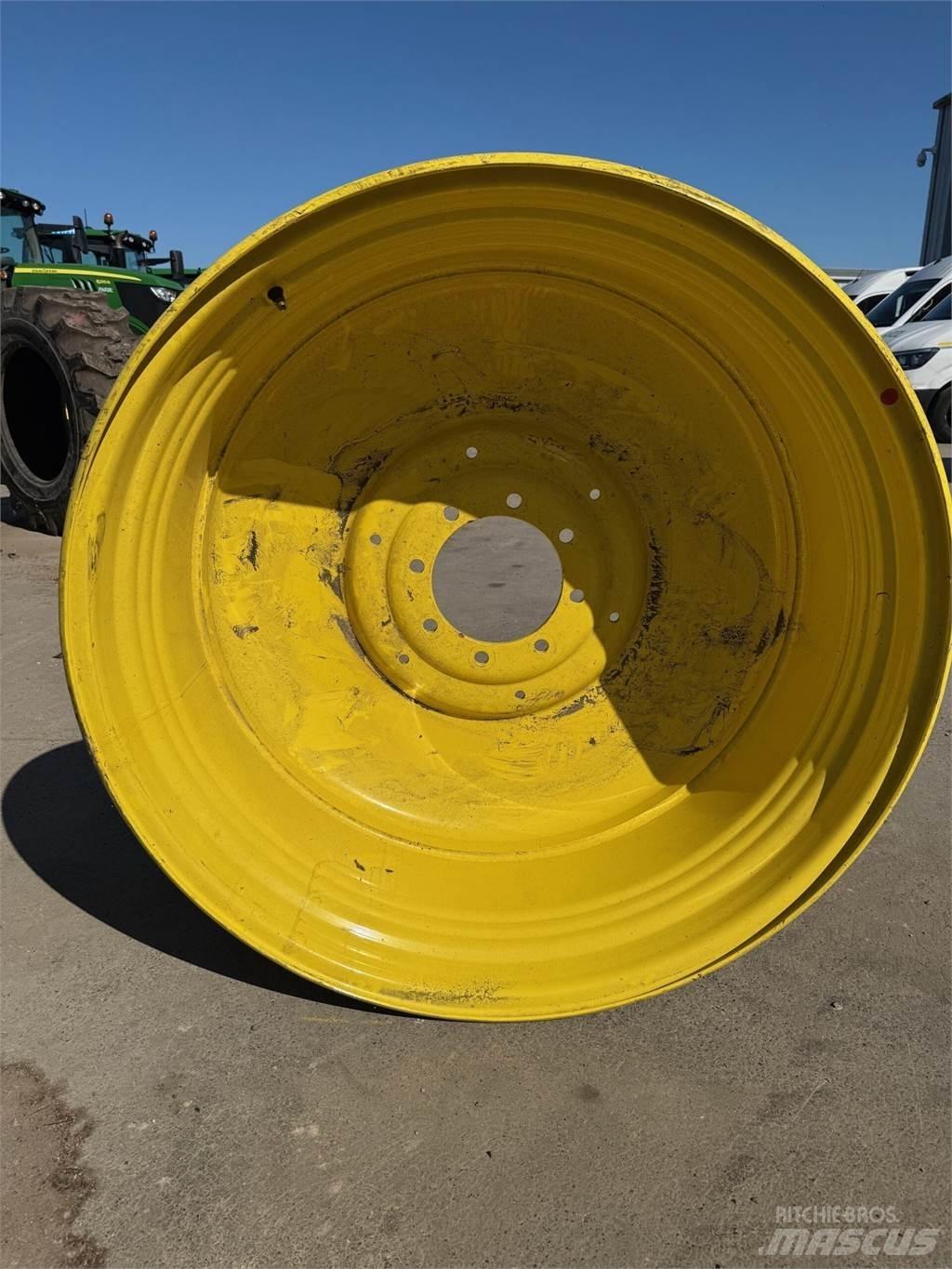 John Deere Example الإطارات والعجلات والحافات
