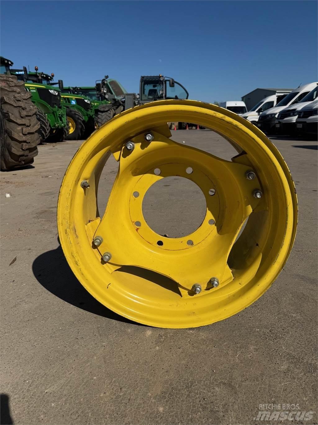 John Deere Example الإطارات والعجلات والحافات