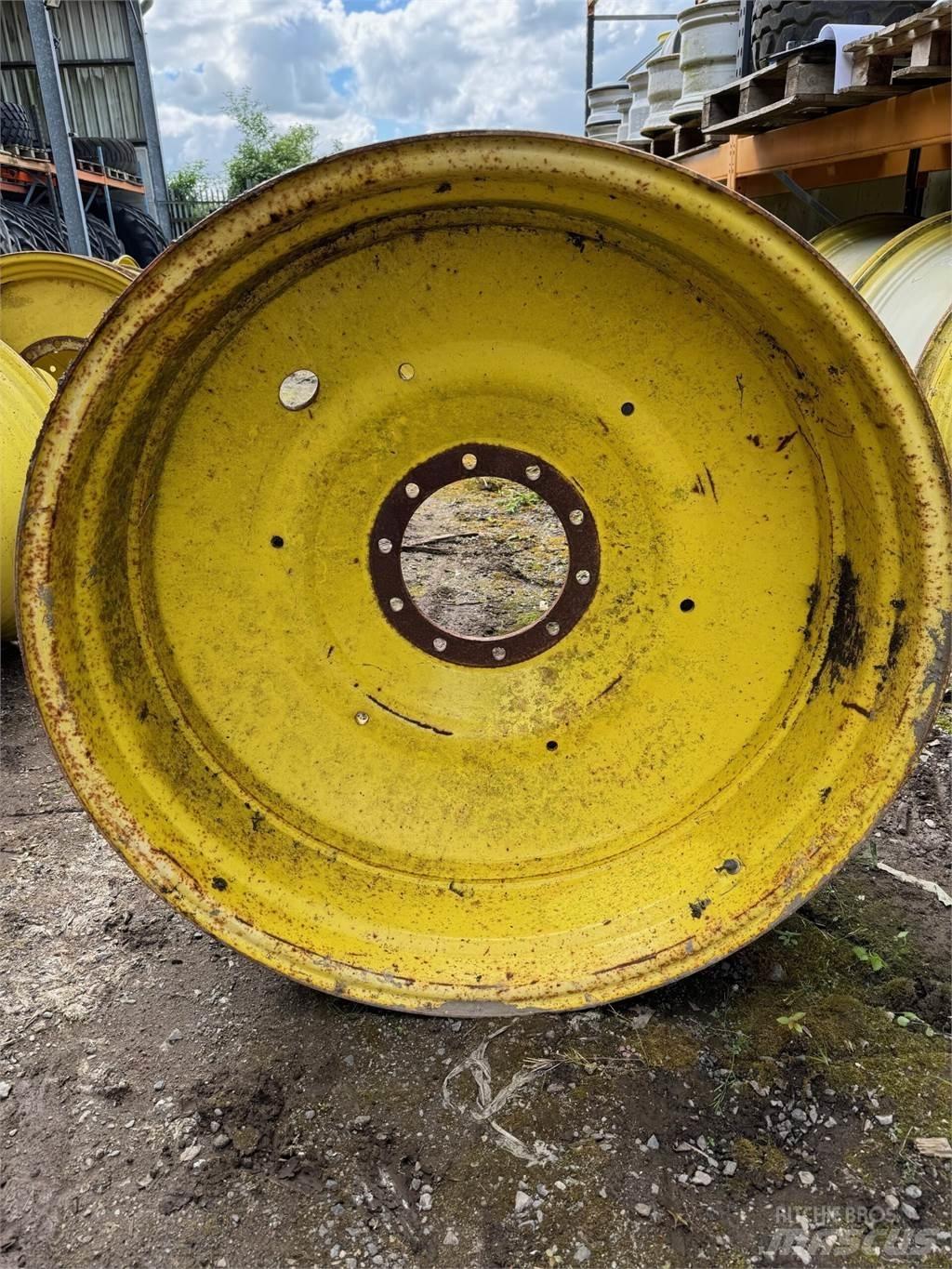John Deere Example الإطارات والعجلات والحافات
