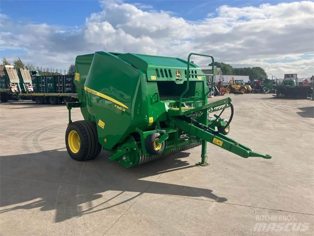 John Deere F441M محزمات مربعة