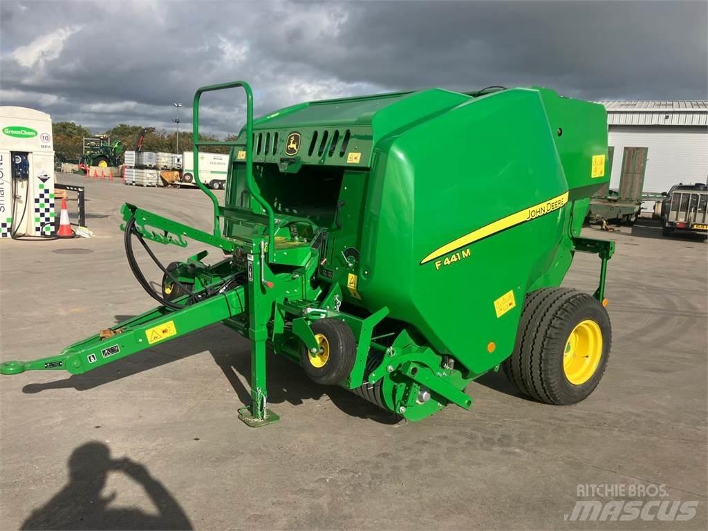 John Deere F441M محزمات مربعة