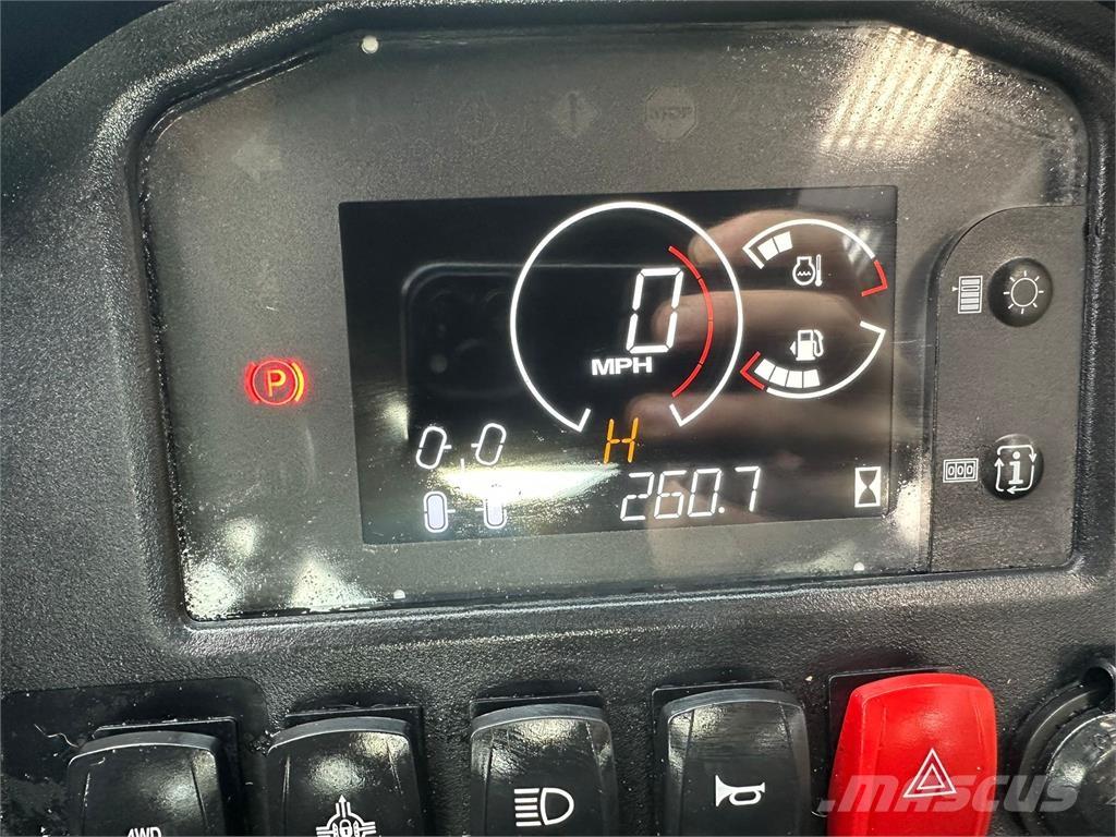 John Deere HPX815E ماكينات منفعة عامة