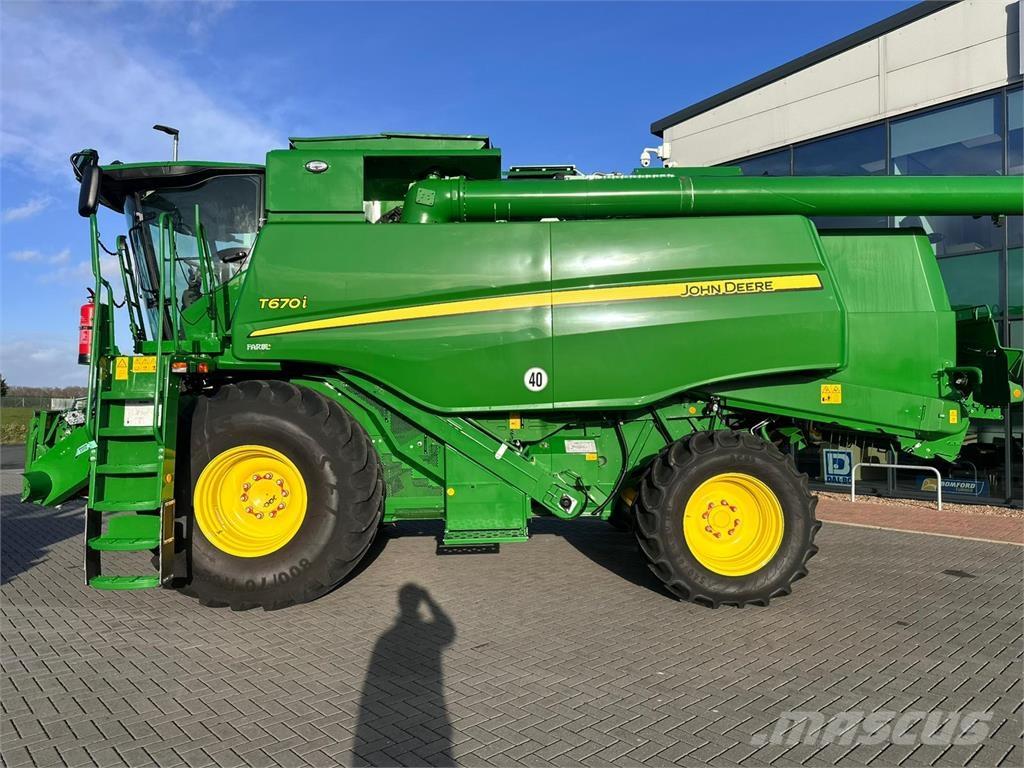 John Deere T670i حصادات