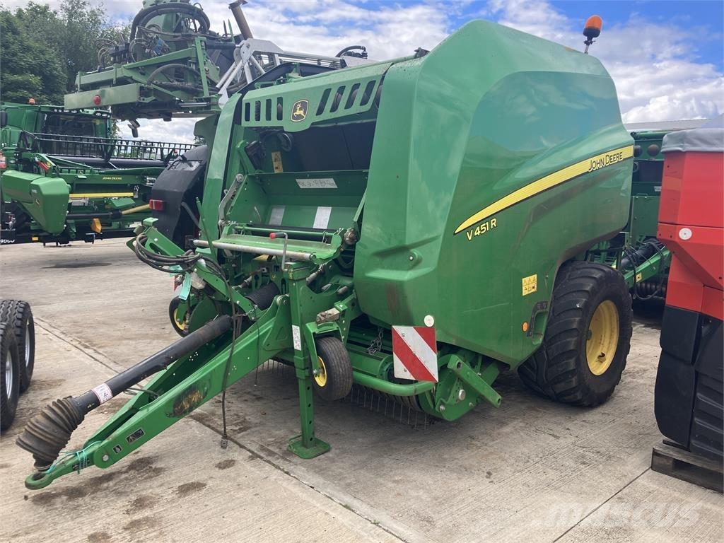 John Deere V451R مكابس وميبسات التبن