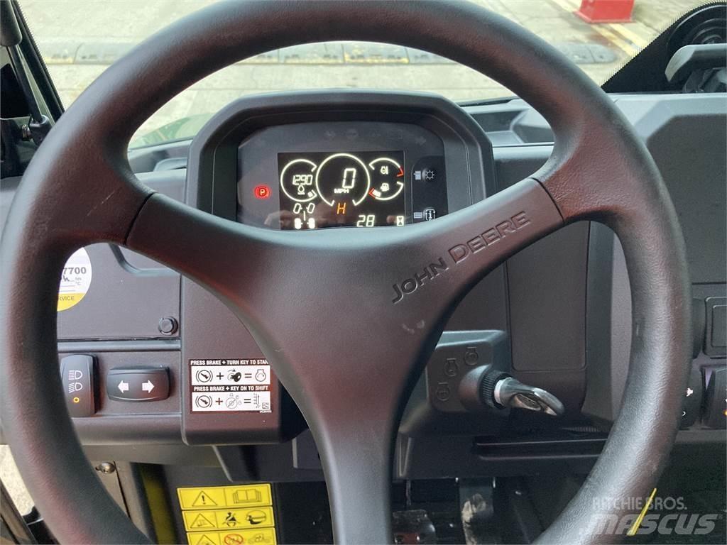 John Deere XUV875M ماكينات منفعة عامة