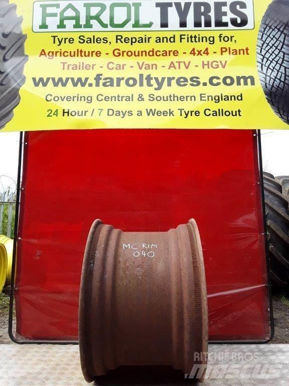 John Deere Yellow rim الإطارات والعجلات والحافات