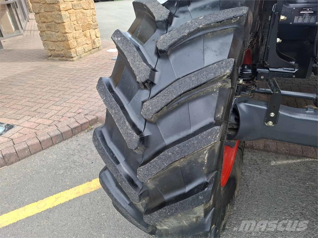 Kubota M7153 الجرارات
