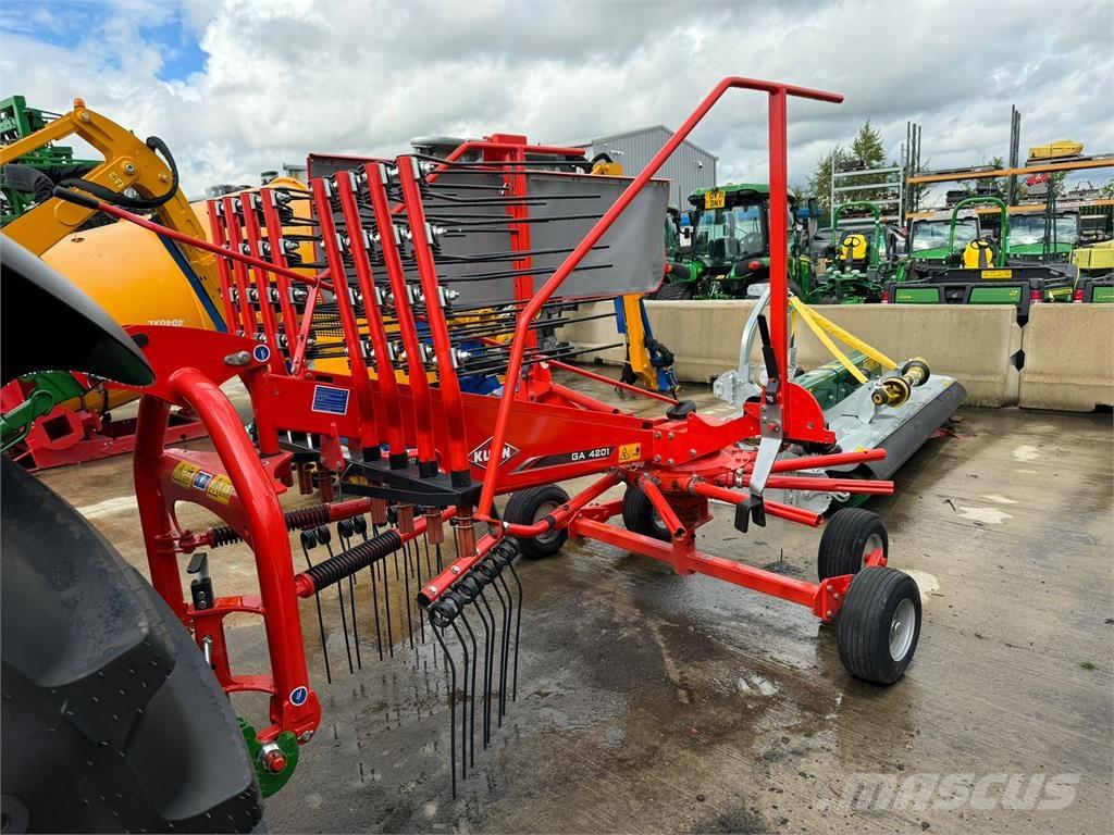 Kuhn GA 4201 مكابس وميبسات التبن