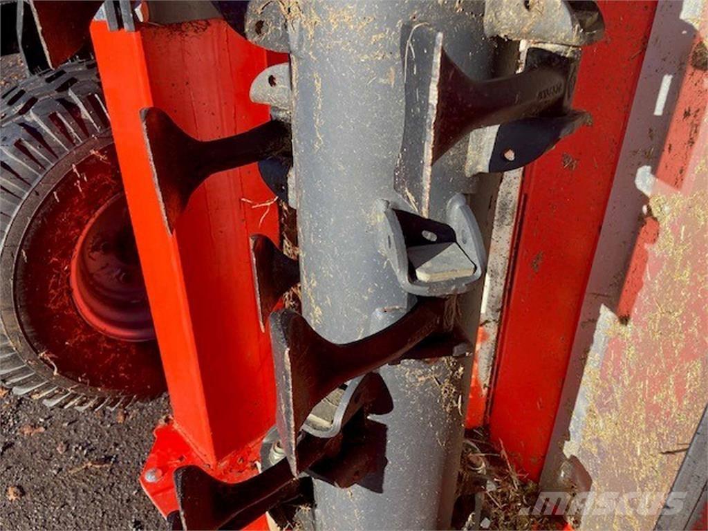 Kuhn RM610R جزازات وأغطية المراعي
