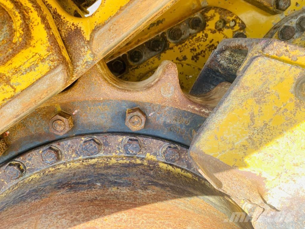 CAT 973 C لوادر زحافة