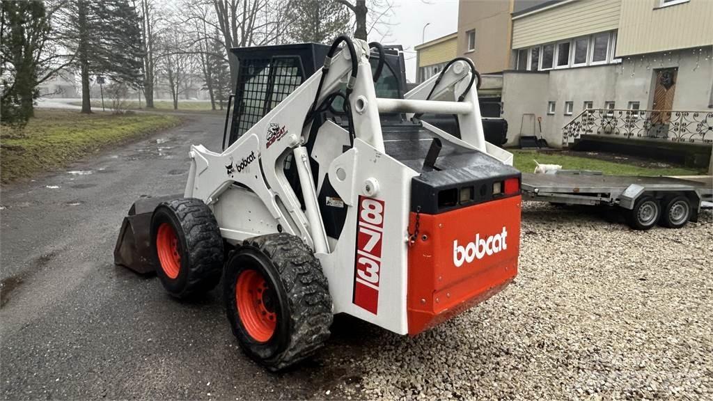 Bobcat 873 لوادر انزلاقية التوجيه