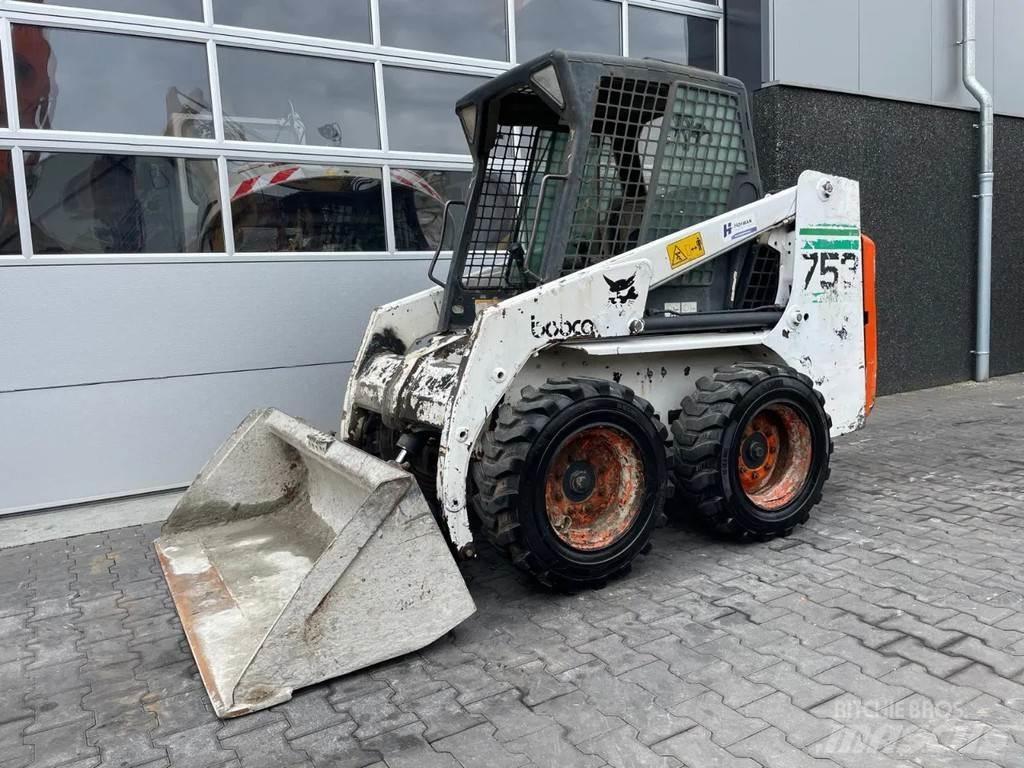 Bobcat 753 لوادر انزلاقية التوجيه