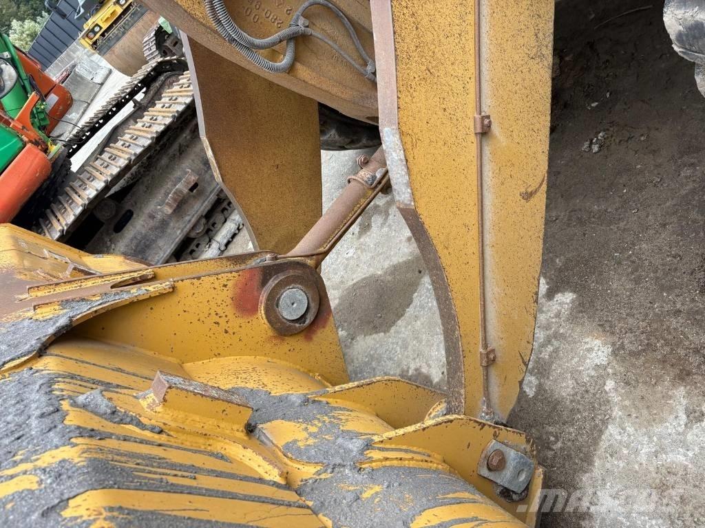 CAT 972 H لوادر بعجل