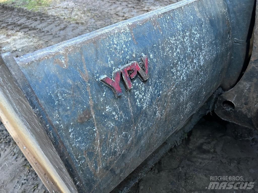 Volvo BM L 120 لوادر بعجل