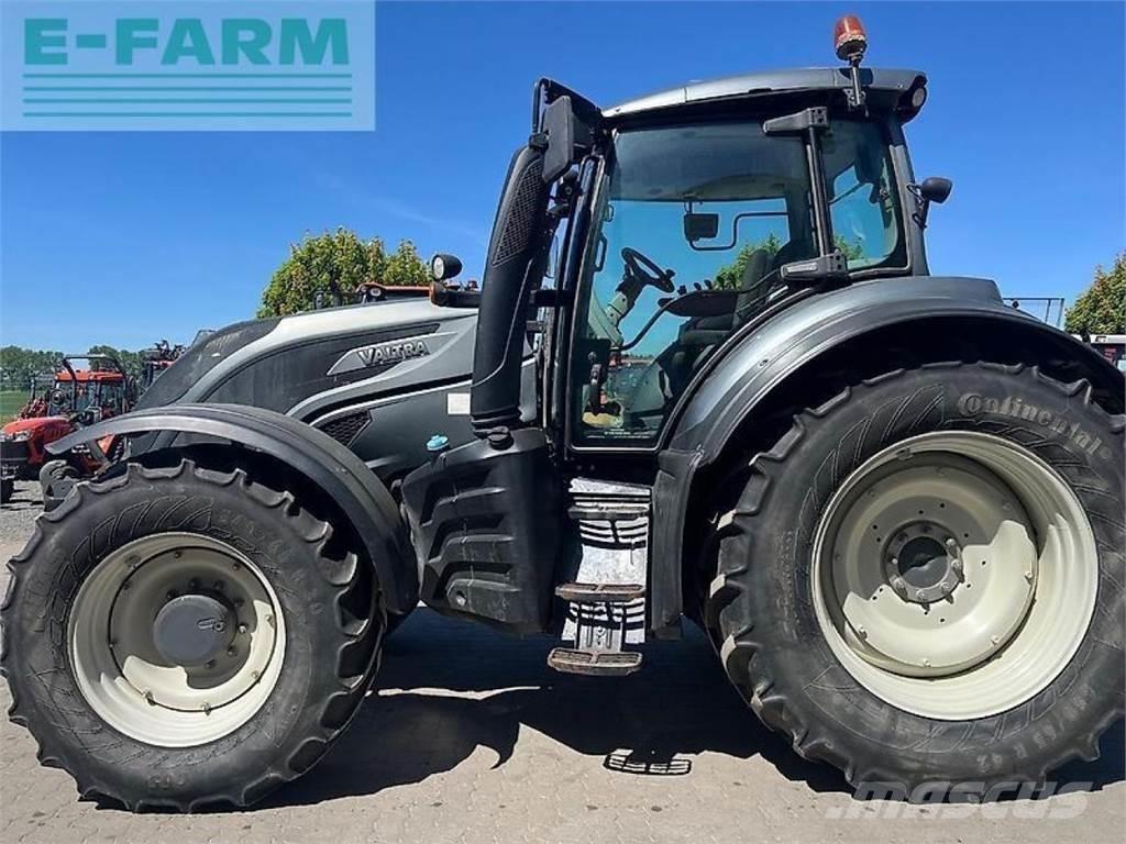 Valtra t174es الجرارات