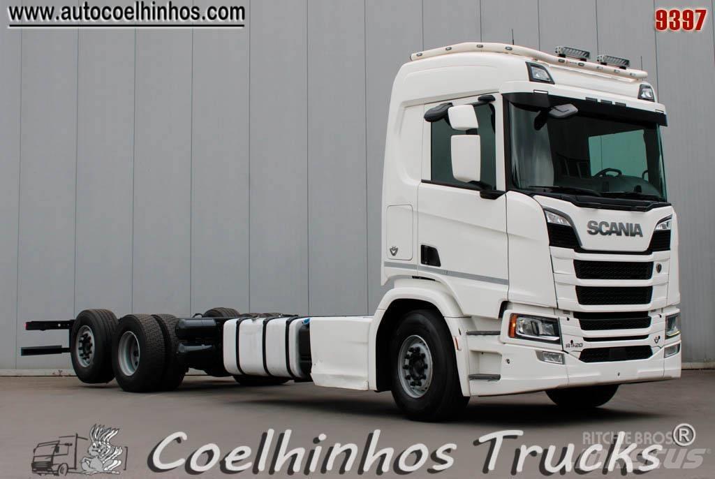 Scania R 520  V8 شاحنات بمقصورة وهيكل