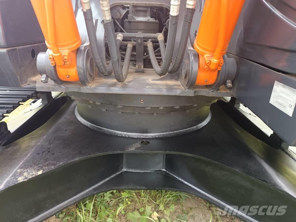 Hitachi ZX 210 حفارات زحافة