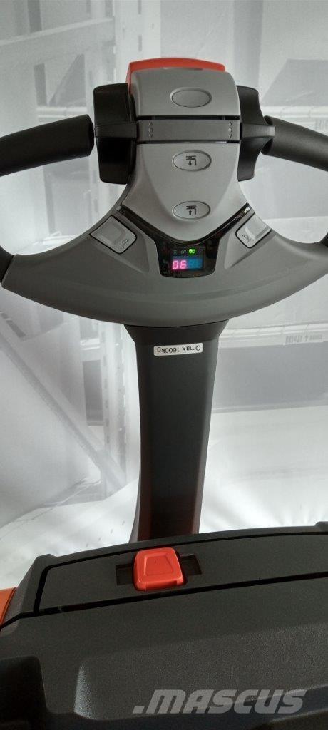 Toyota LWE 160 معدات التكديس الجوالة