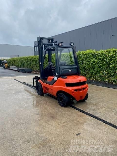 Linde H 30 D-03 شاحنات الديزل