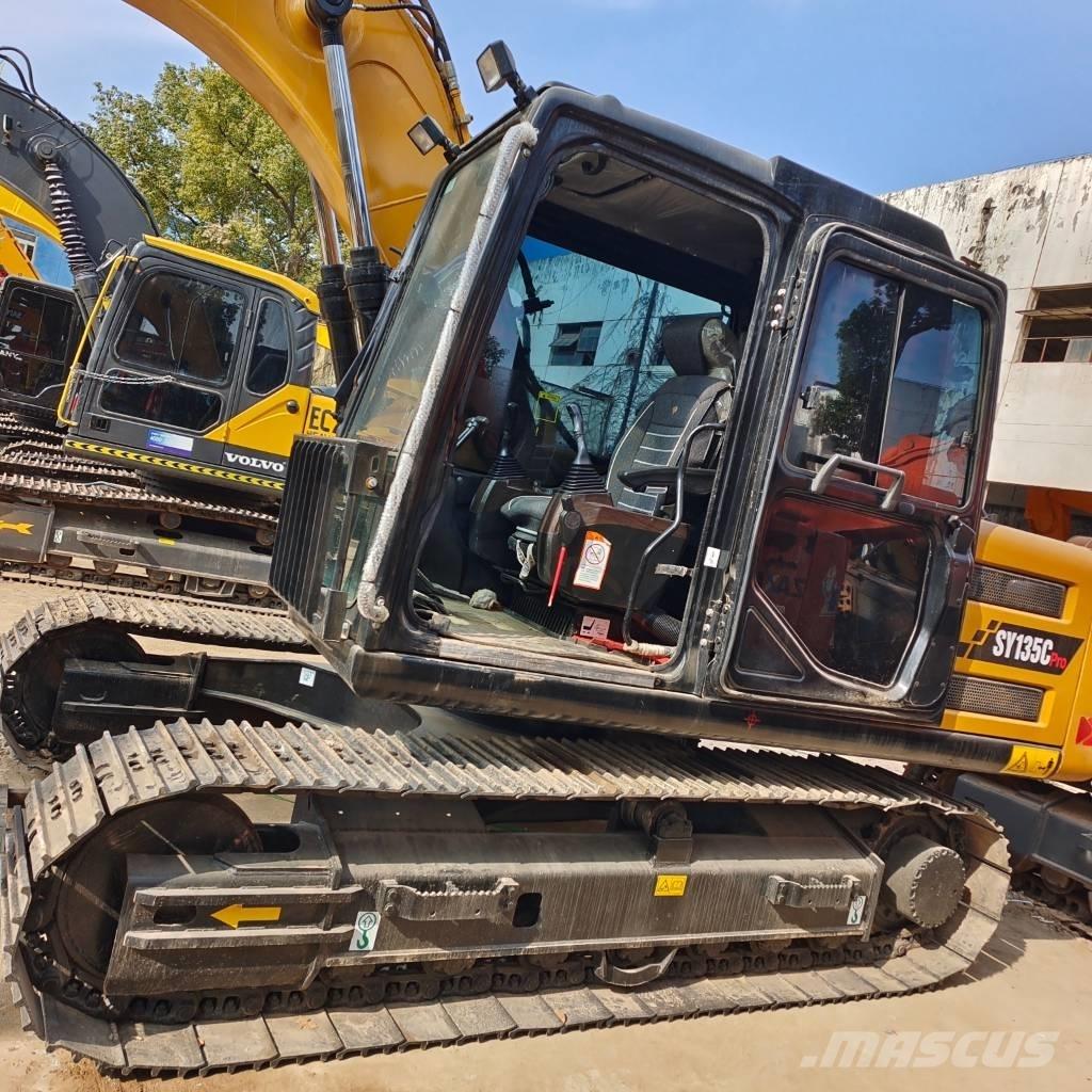 Sany SY 135 C حفارات زحافة