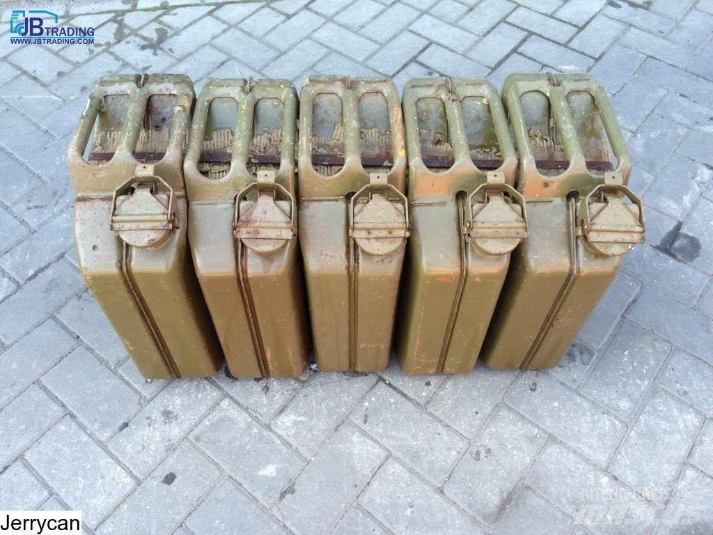  Jerrycan حاويات الخزان