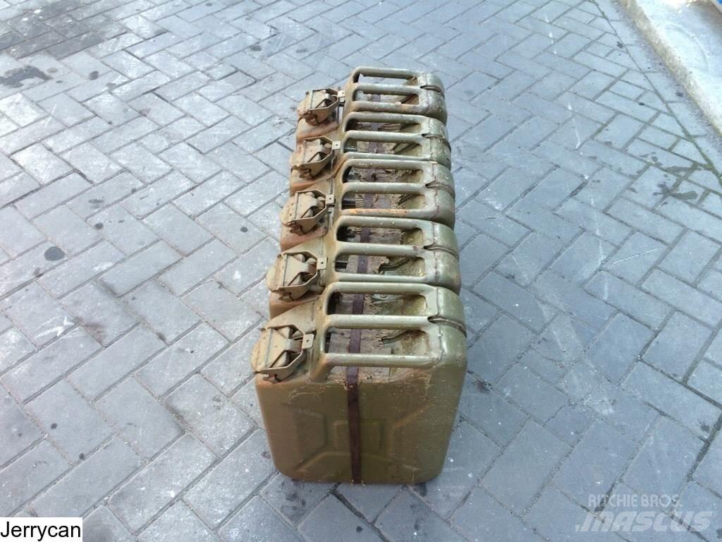  Jerrycan حاويات الخزان