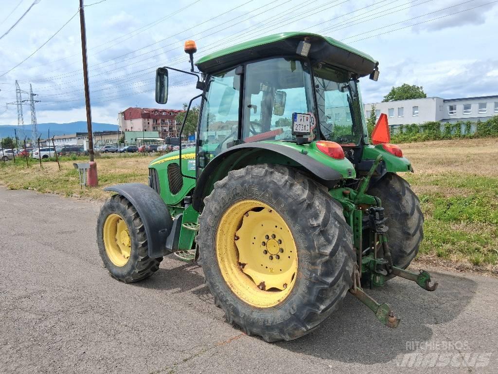 John Deere 5720 الجرارات