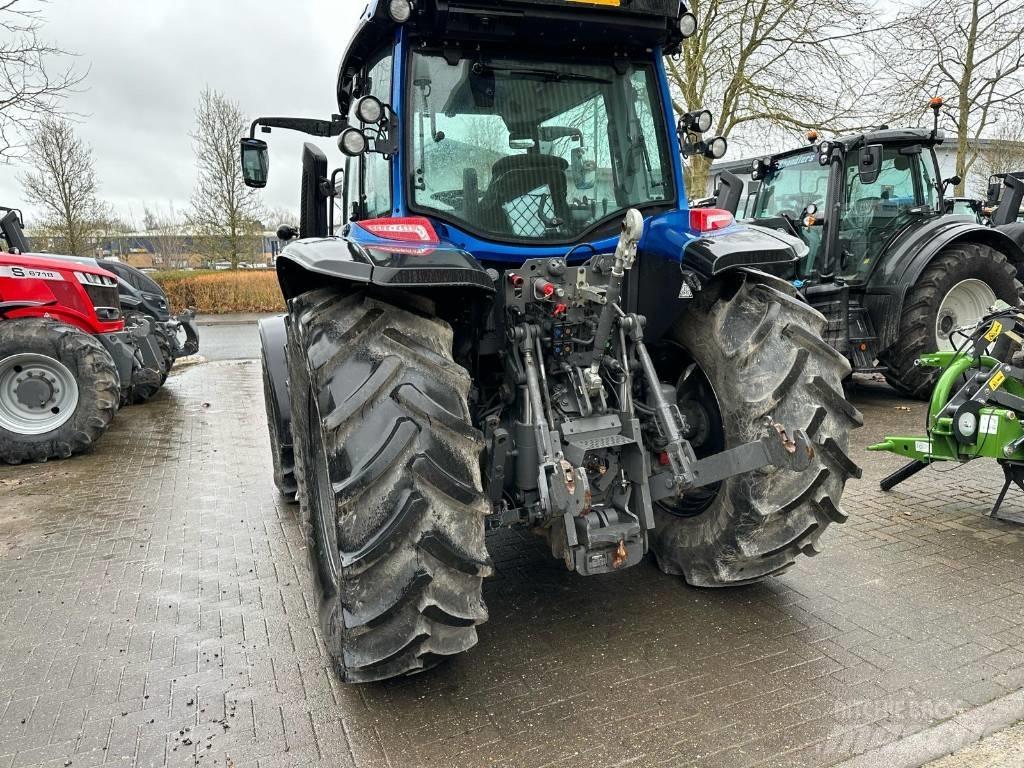 Valtra G125EA الجرارات