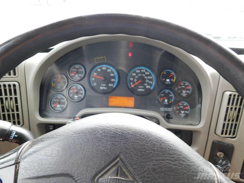 International 4300 شاحنات الحاويات