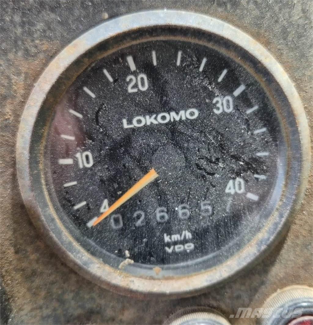 Lokomo AH 132 C معدات تمهيد الطرق